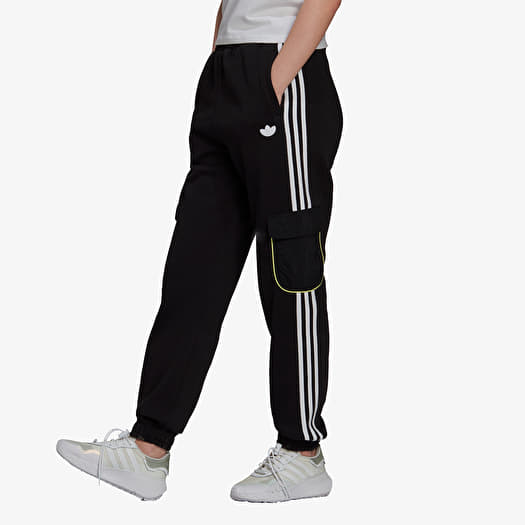 Outfit pantaloni adidas top