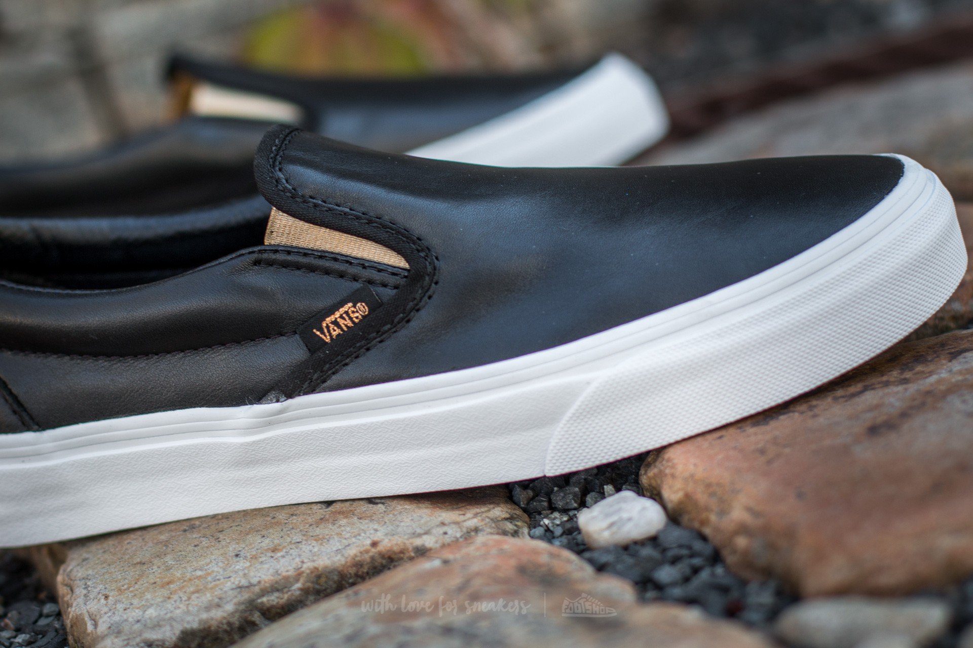 Vans metallic hotsell gore slip-on