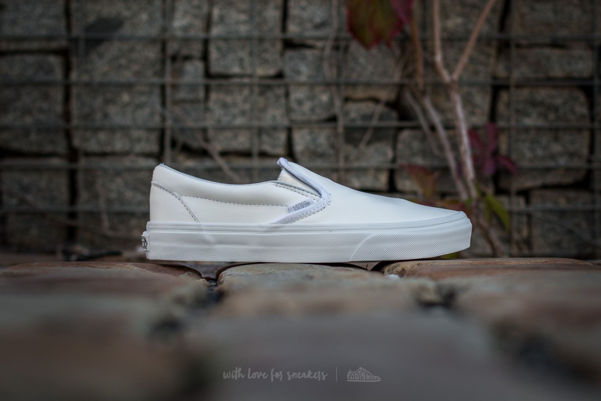 Women's shoes Vans Classic Slip-On (Metallic Gore) White/ Silver