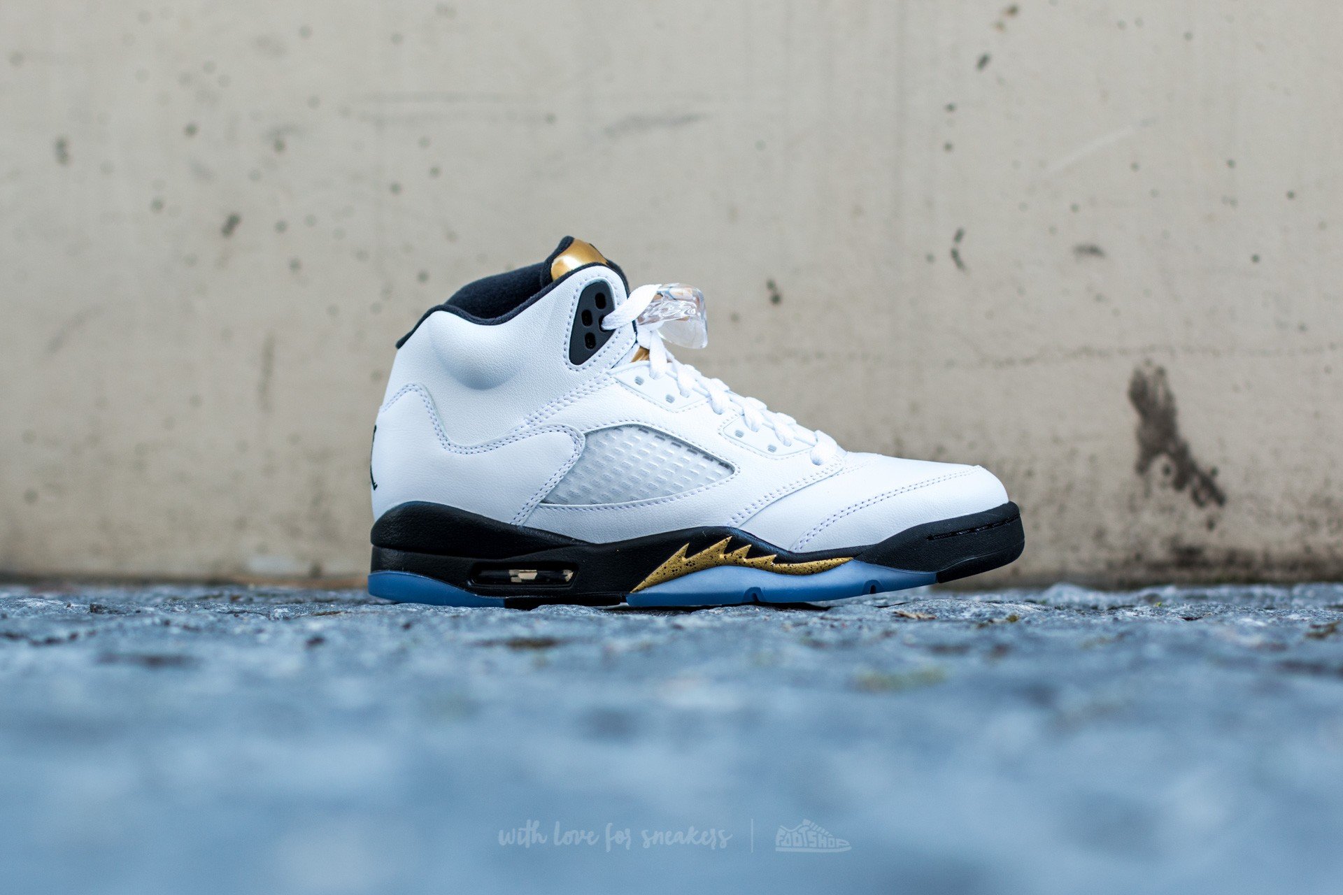 Women s shoes Air Jordan 5 Retro BG White Black Metallic Gold Coin Footshop