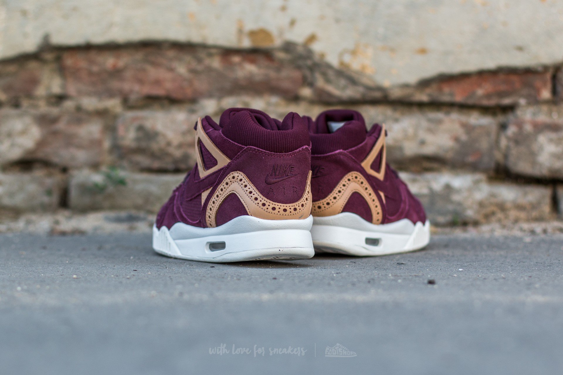Nike tech store night maroon