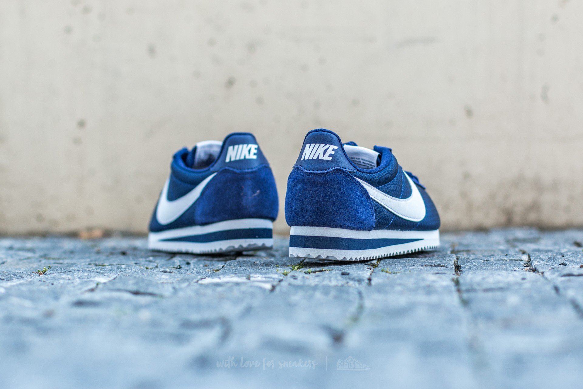 Chaussures et baskets femme Nike Wmns Classic Cortez Nylon Loyal Blue White Footshop