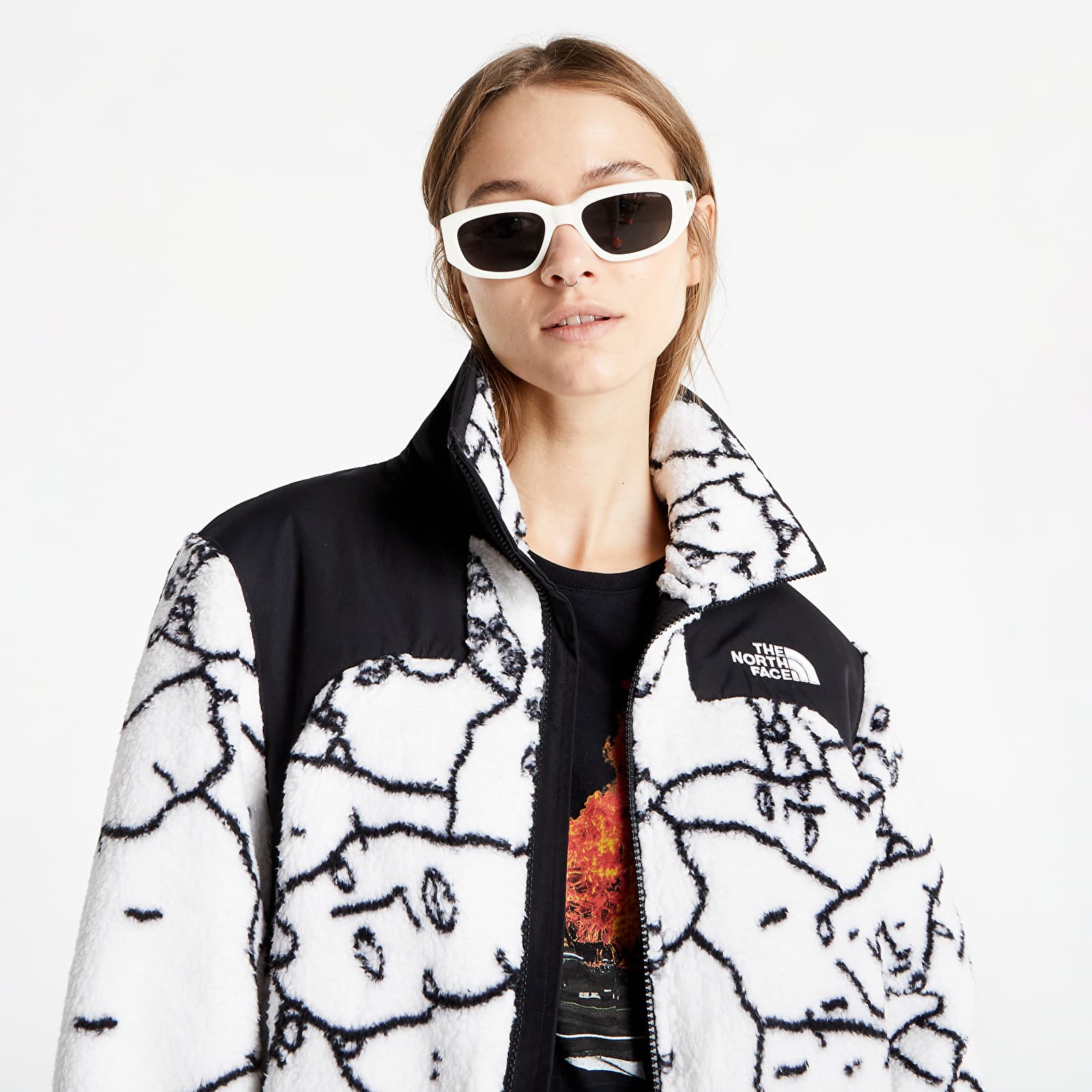 Hupparit ja collegepaidat The North Face Black Box Search & Rescue Oversized Sherpa Tnf white/ Shantell Martin