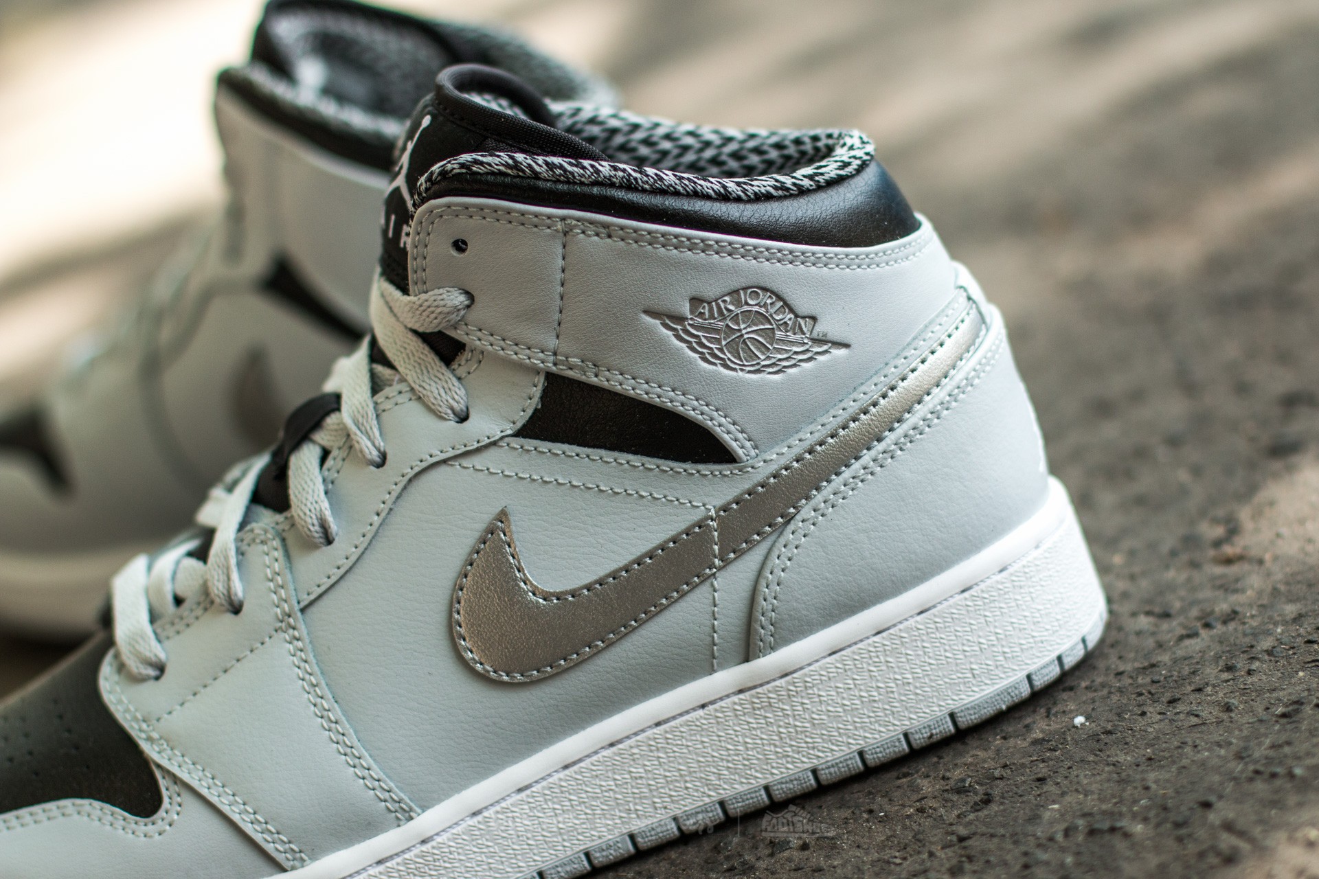 Air jordan 1 mid pure platinum outlet