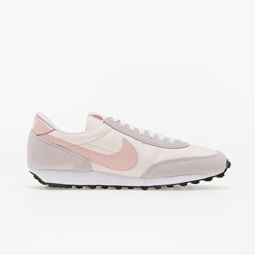 Soft hotsell pink nikes