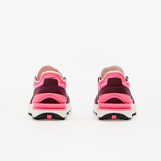 Black and pink nikes womens sales