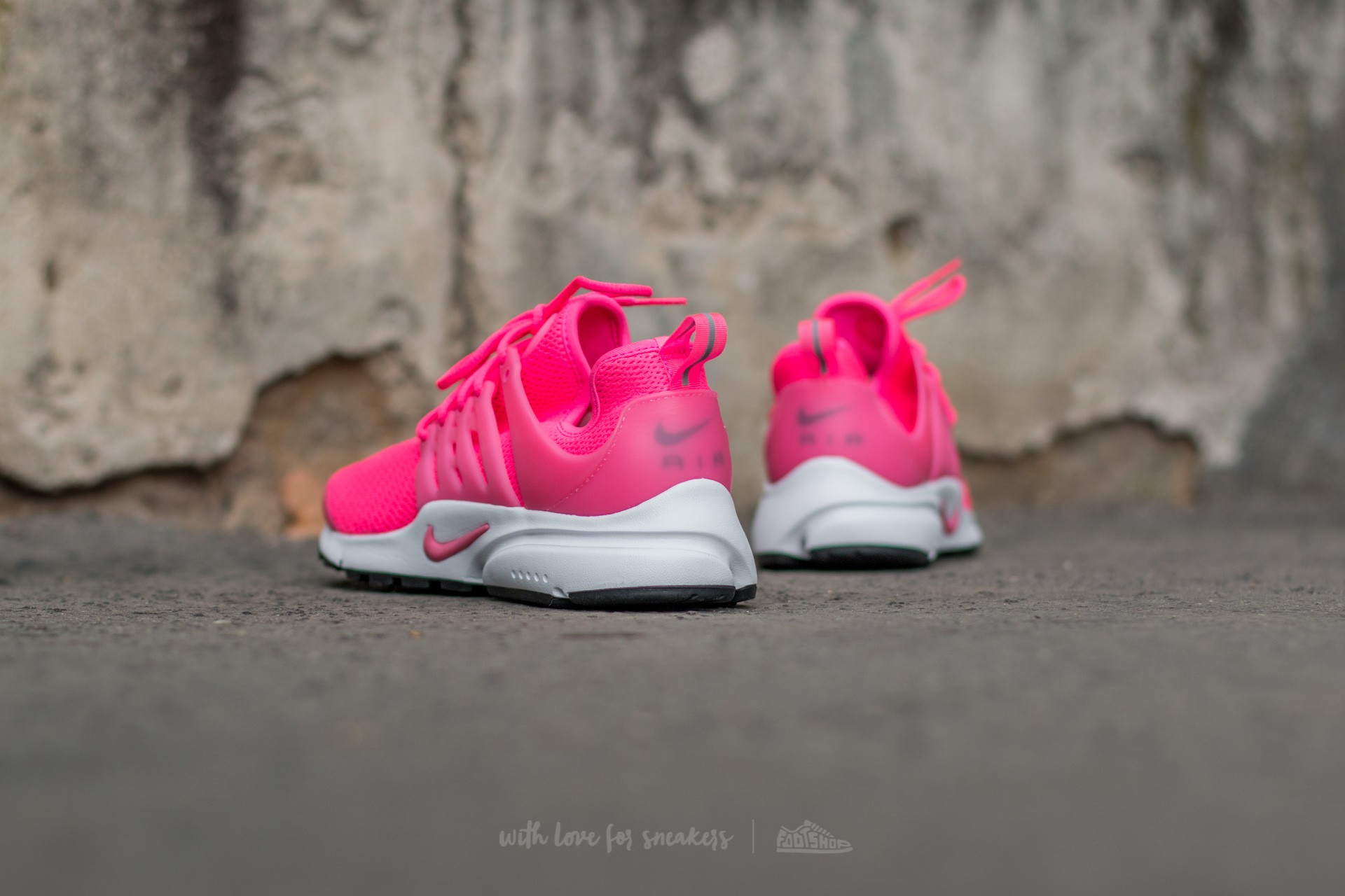 Pink nike presto store