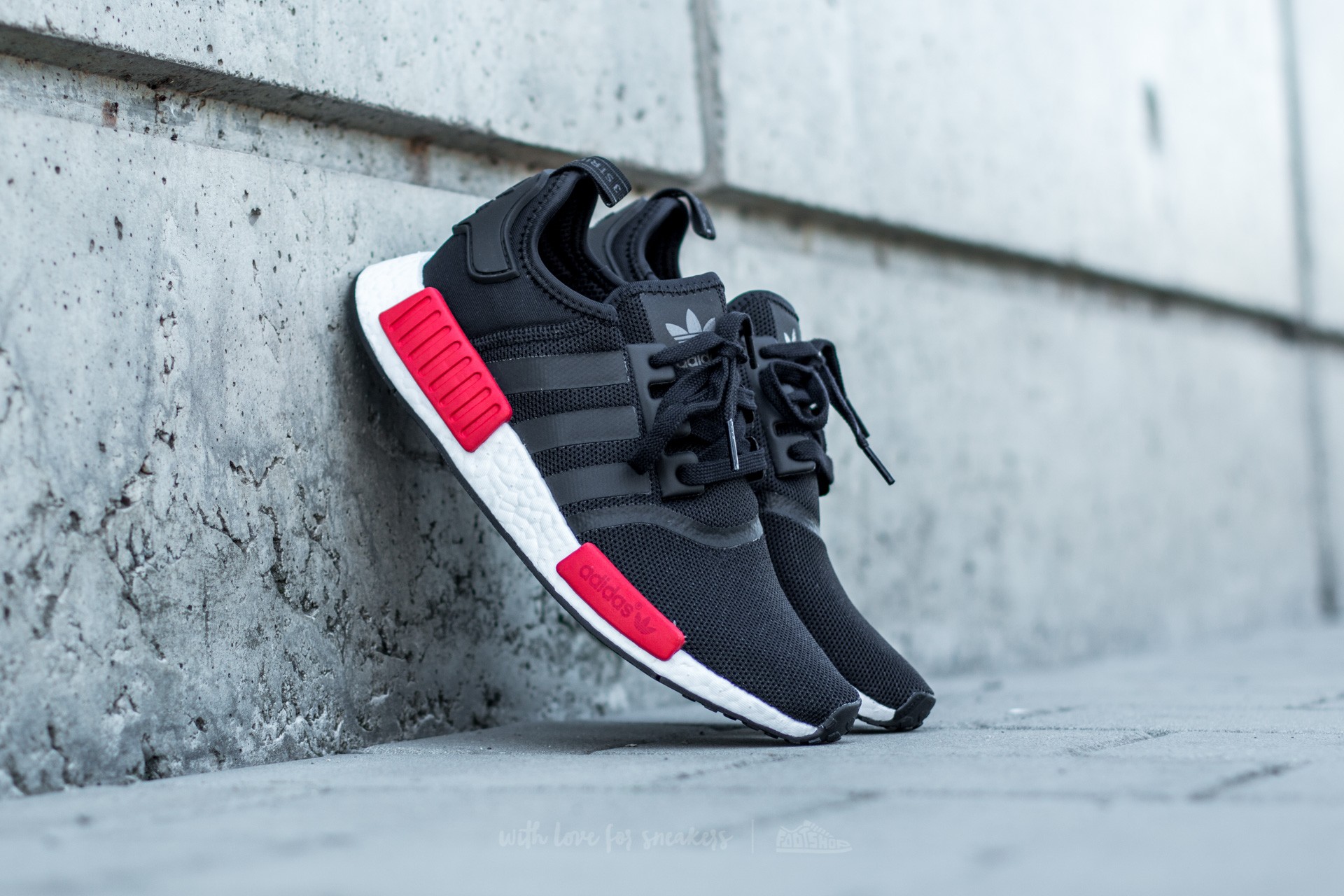 Nmd r1 black red bottom sale