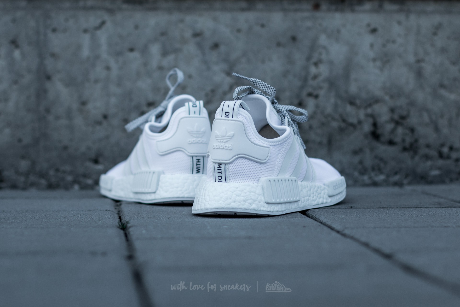 Miesten kengät adidas NMD_R1 White/ White/ White