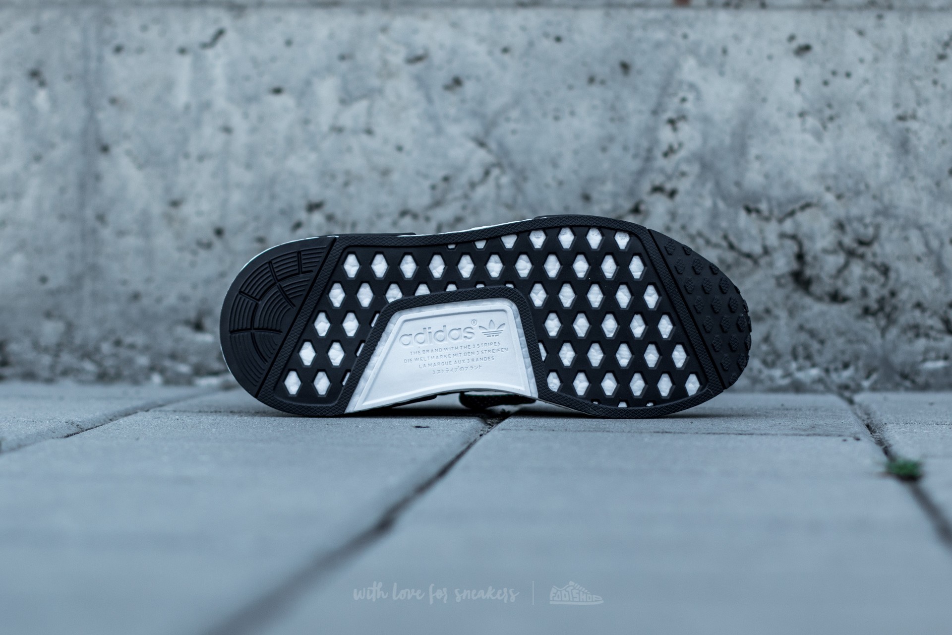 Pánské tenisky a boty adidas NMD_R1 Core Black/ Core Black/ White