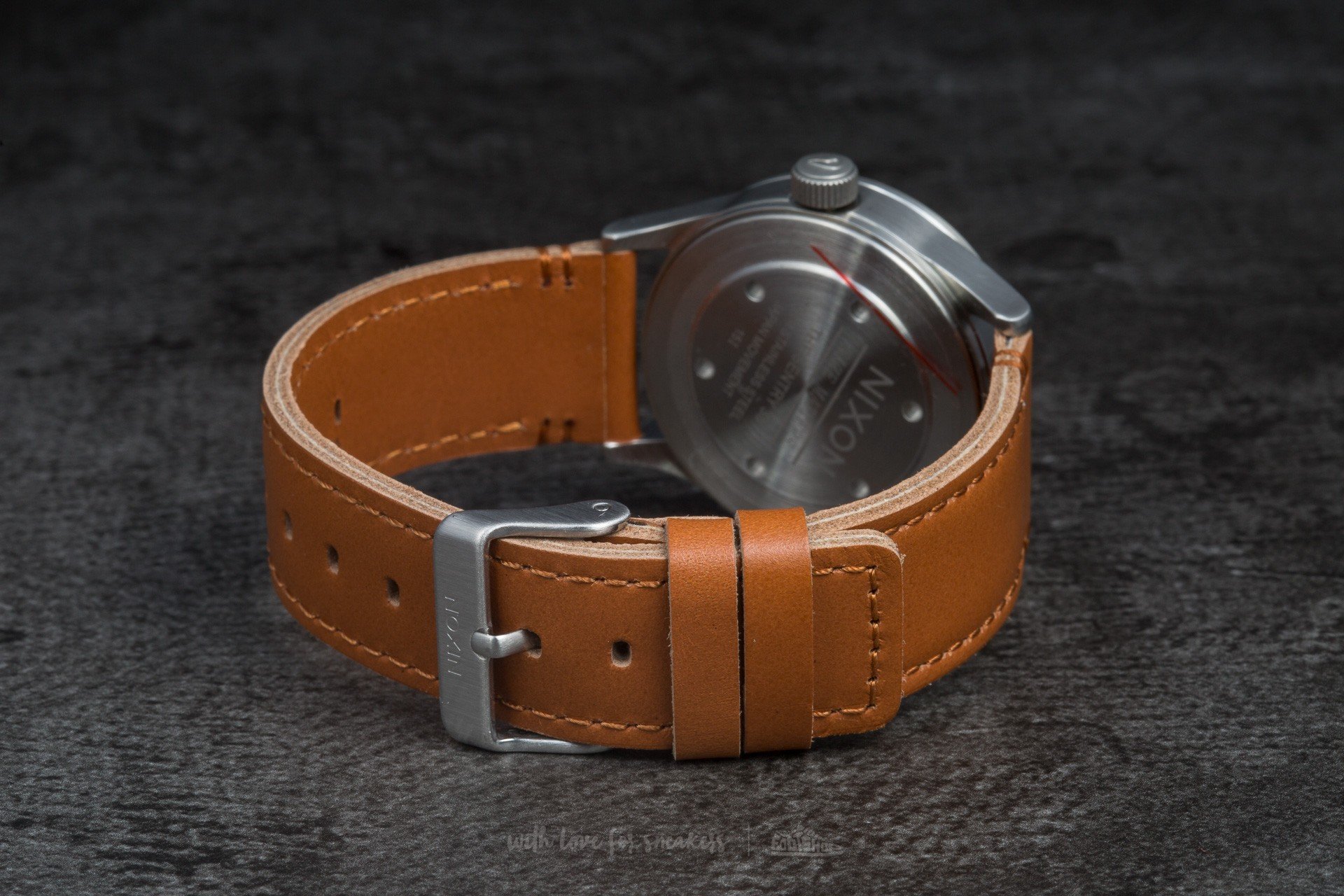 Nixon sentry outlet 38 leather