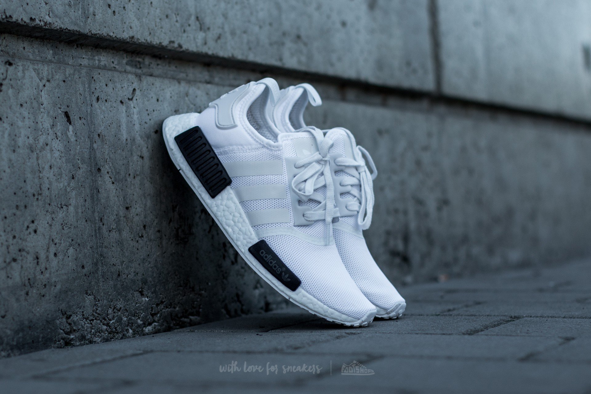 Black and on sale white nmd