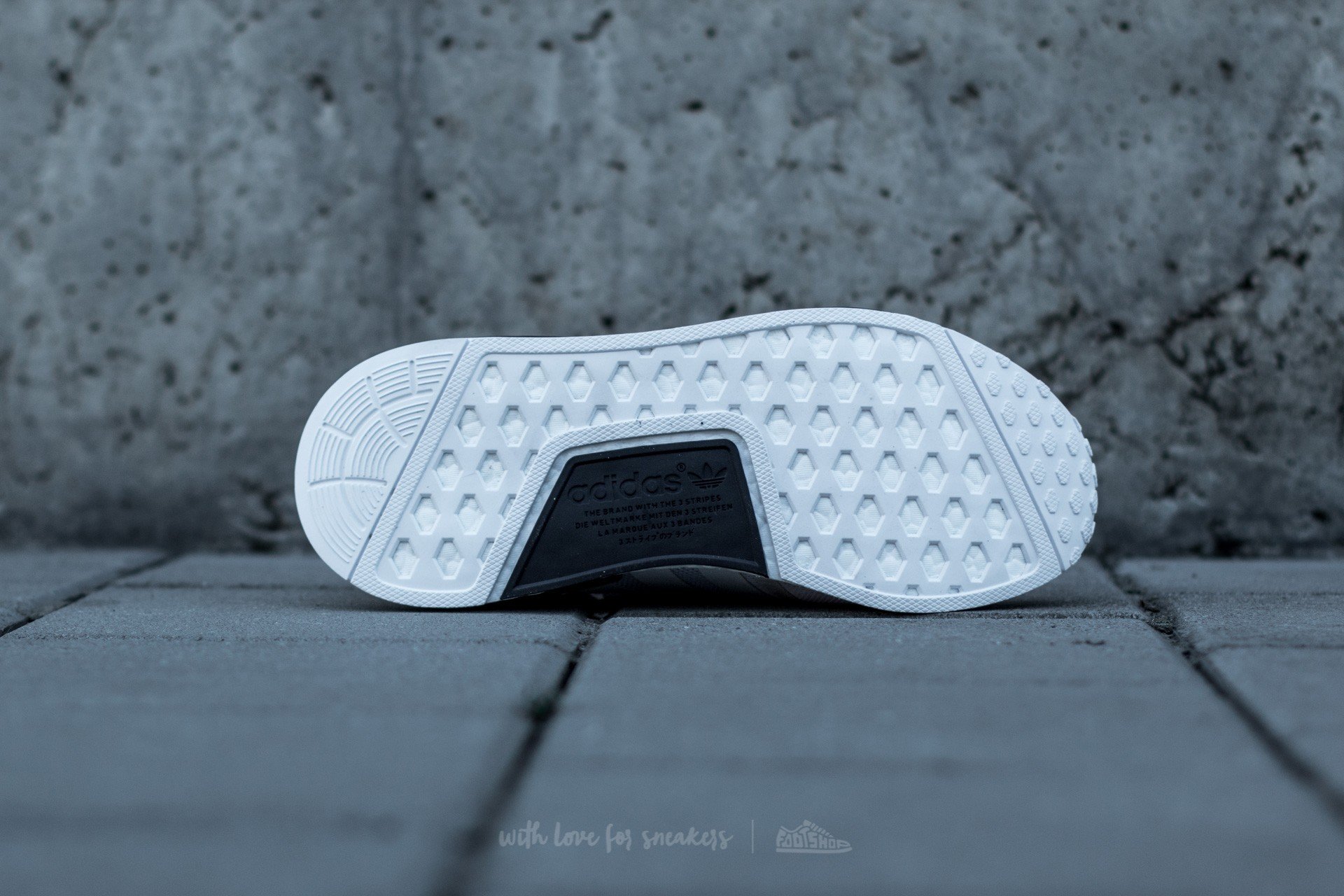 Adidas nmd r1 pitonate bianche new arrivals