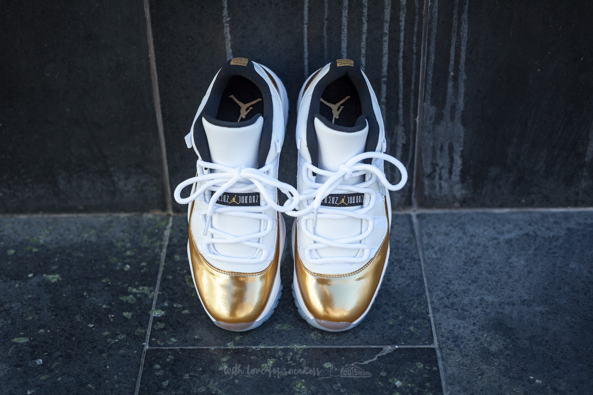 Ανδρικά παπούτσια Air Jordan 11 Retro Low White/ Metallic Gold Coin-Black