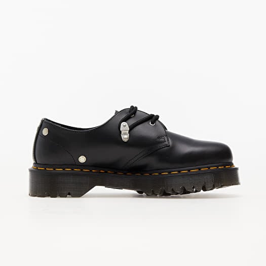 Black fine deals haircell dr martens