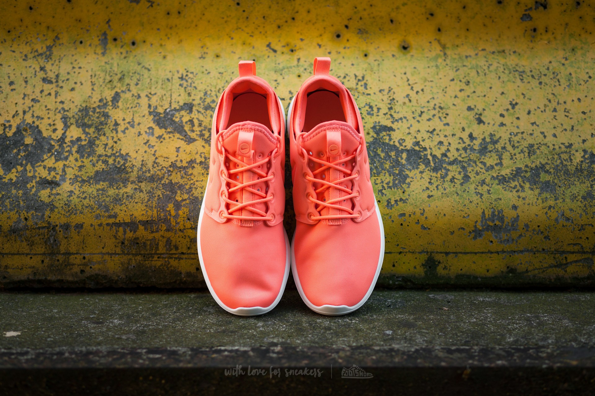 Women's shoes Nike W Roshe Two Atomic Pink/ Sail-Turf Orange