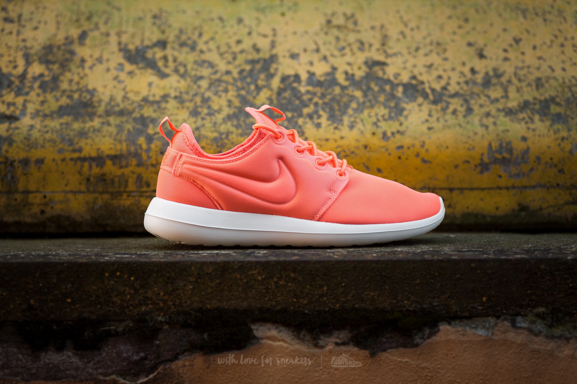 Women's shoes Nike W Roshe Two Atomic Pink/ Sail-Turf Orange