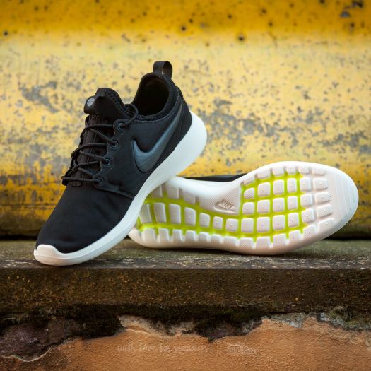 Roshe two black store