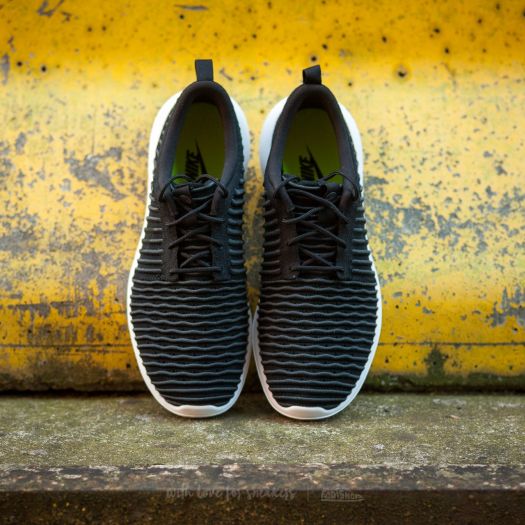Nike roshe two flyknit amarillo top
