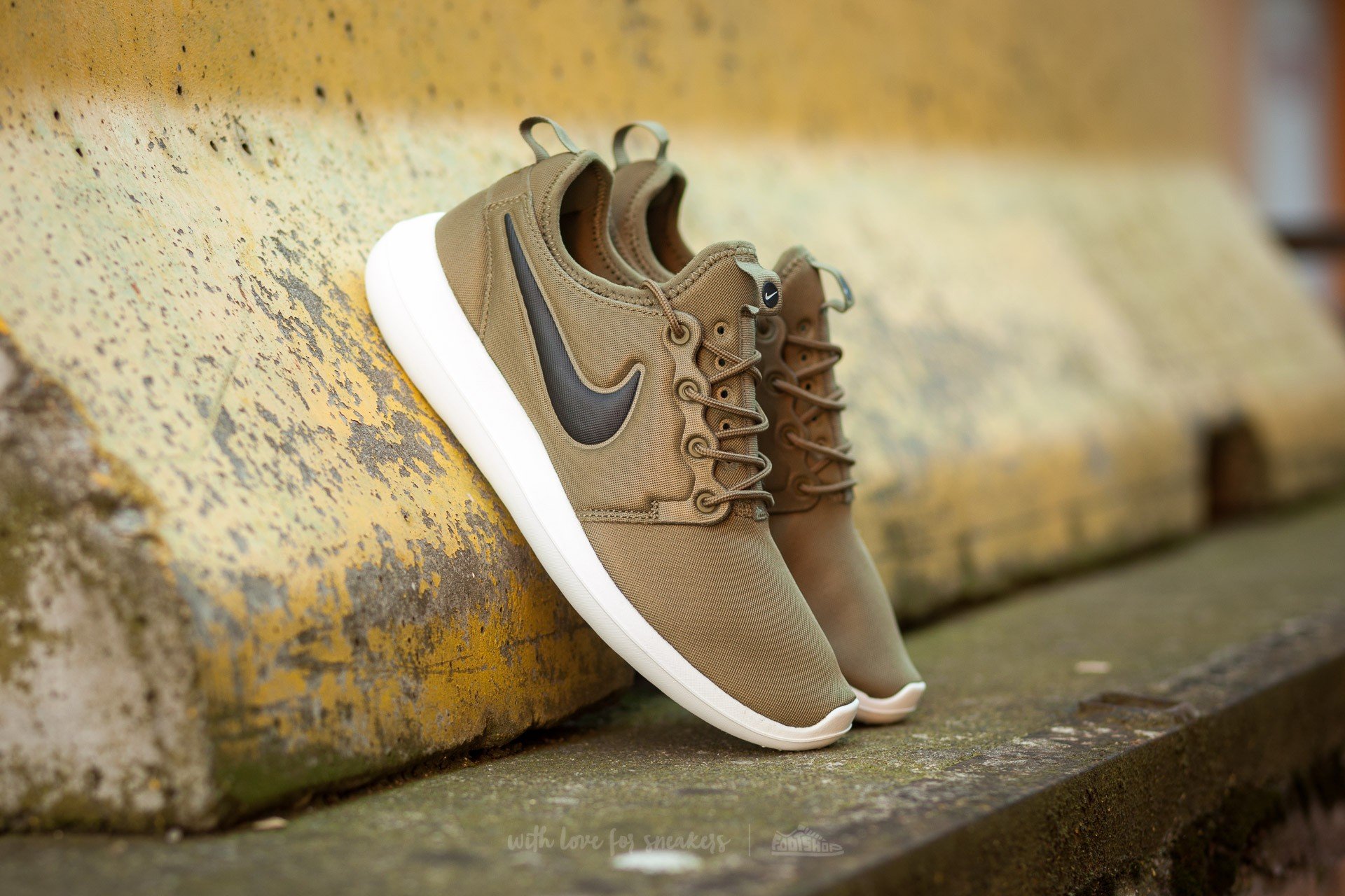 Nike roshe two olive green 2025