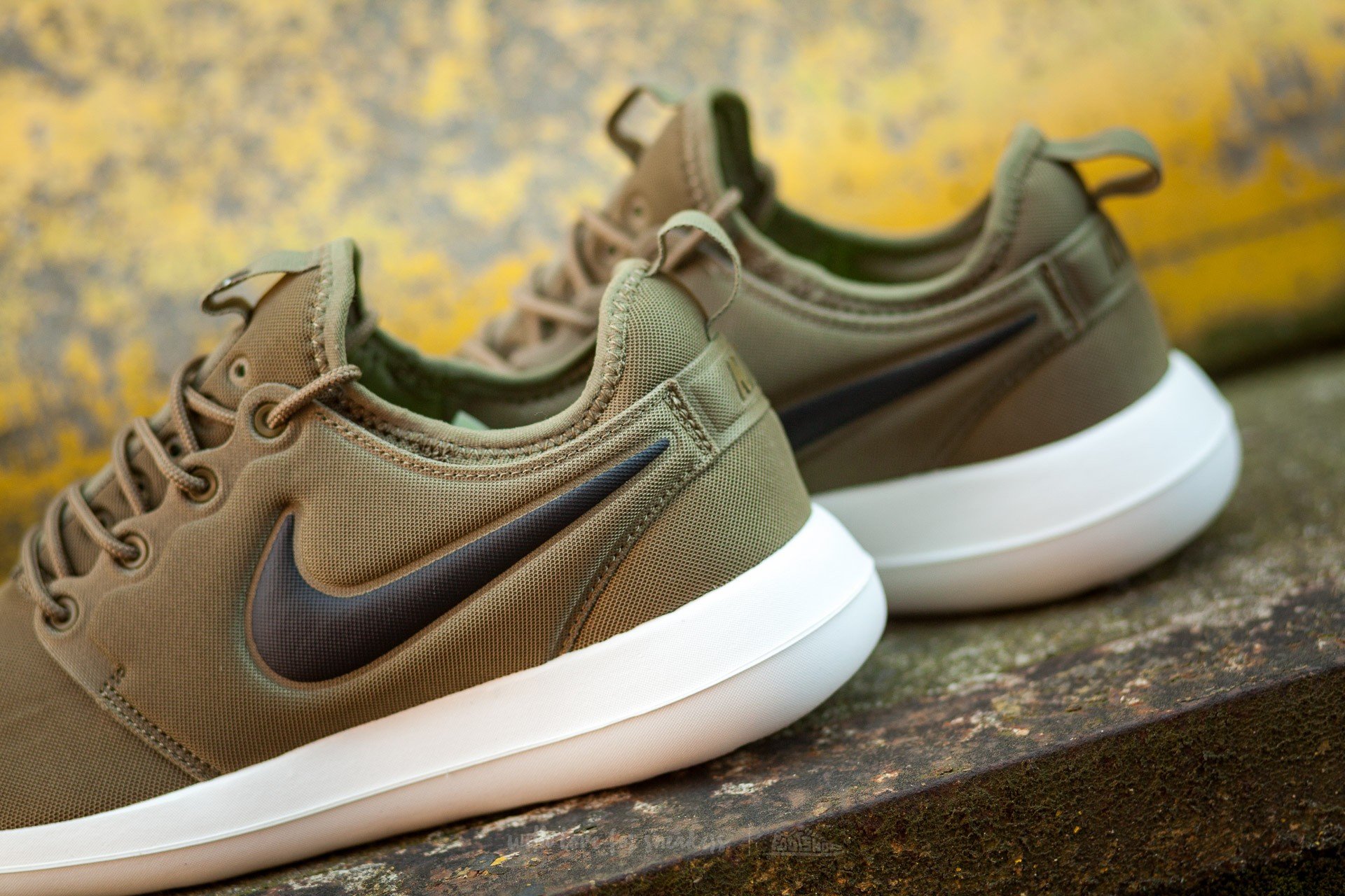 Nike roshe two iguana hotsell