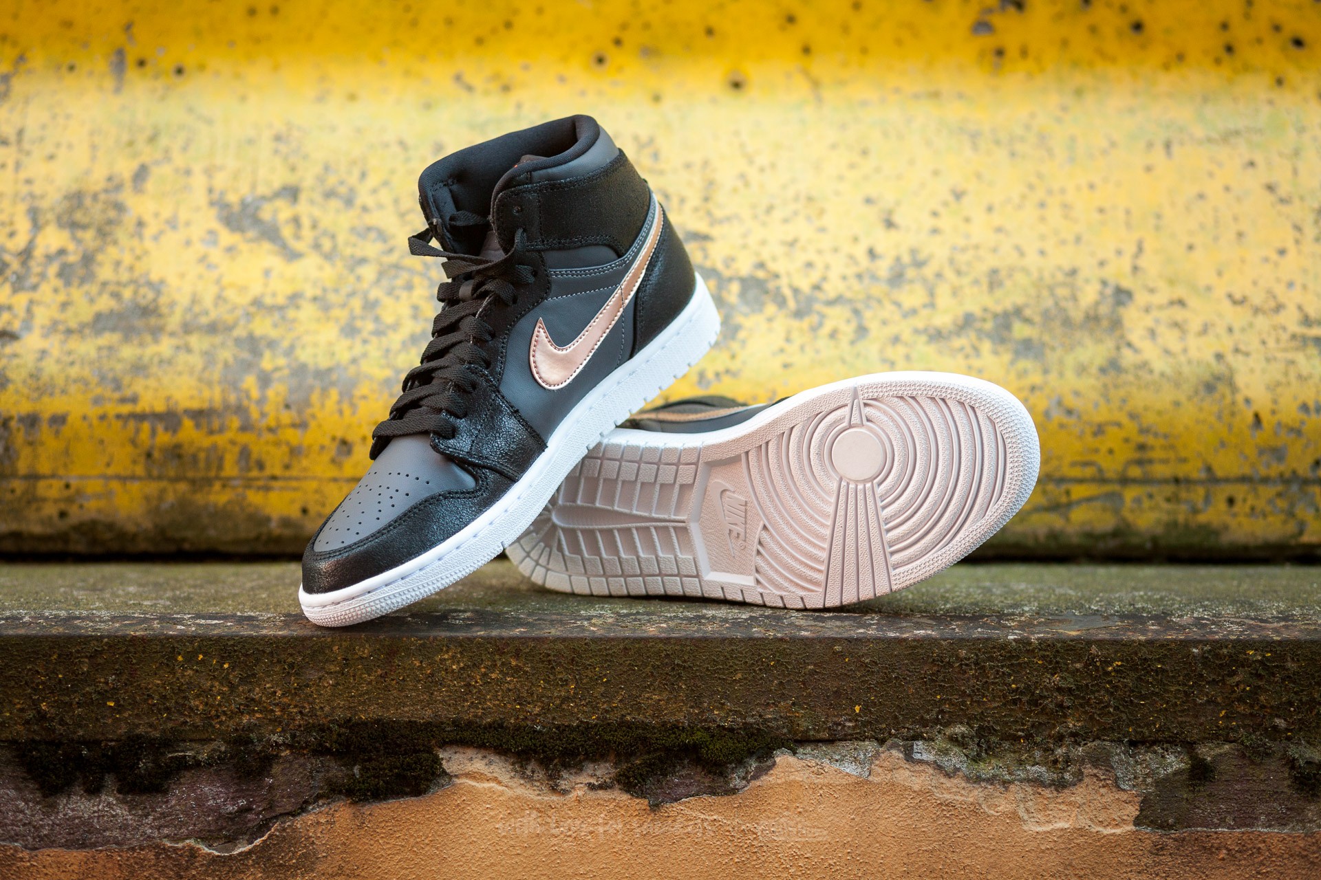 Women s shoes Air Jordan 1 Retro High BG Bronze Medal Black Metallic Red Bronze Dark Grey White Footshop