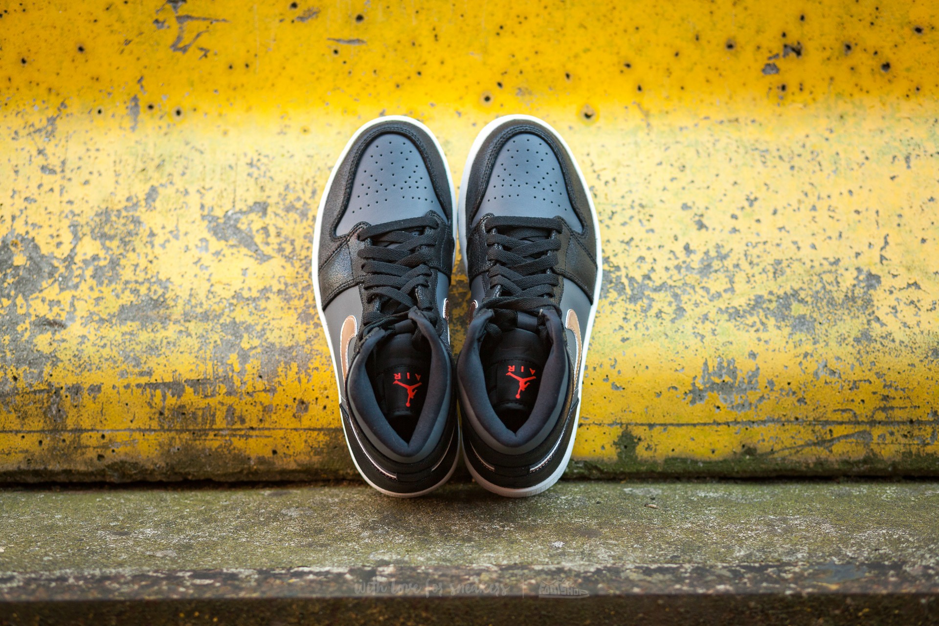 jordan 1 retro bronze medal