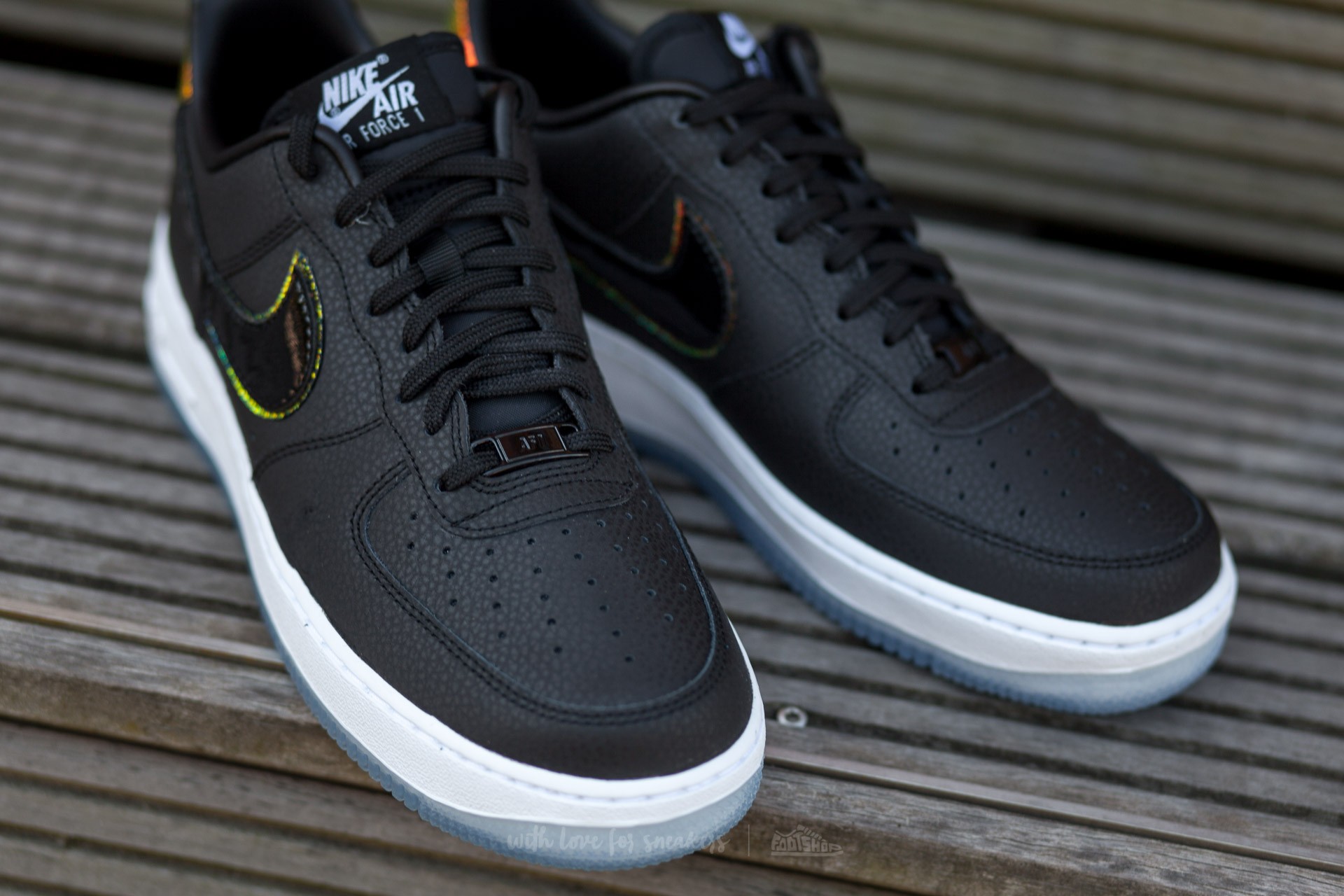 Chaussures et baskets femme Nike Wmns Air Force 1 07 Premium Black Black Pure Platinum Footshop