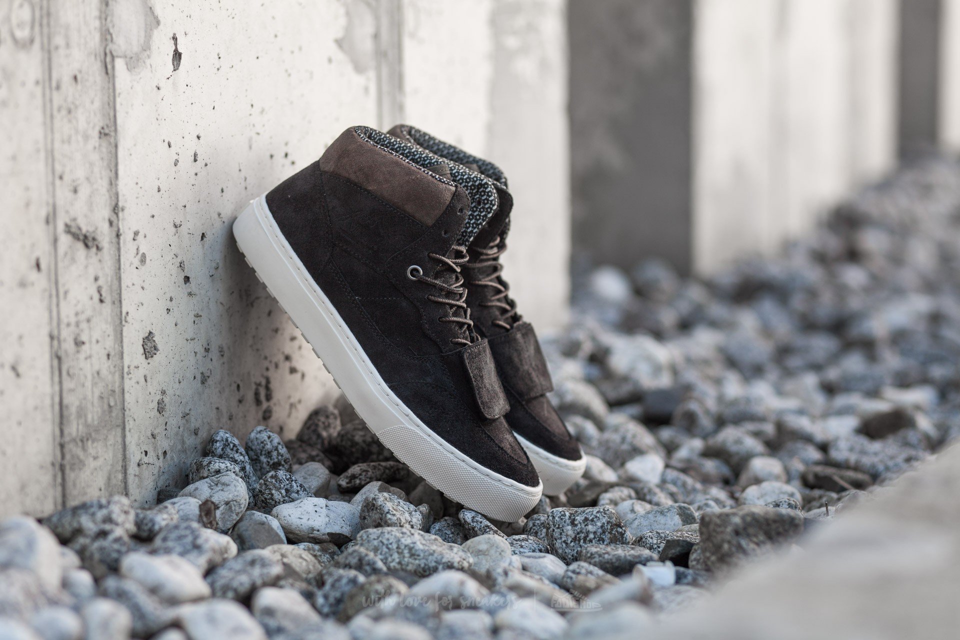 Vans Mountain Edition Waxed Suede