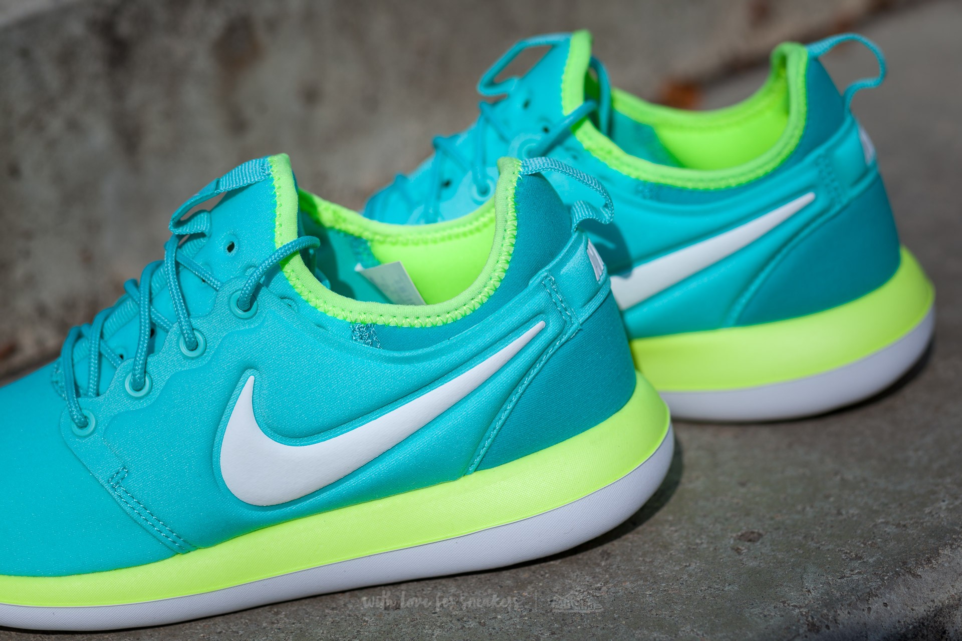 Nike roshe two mujer dorados deals