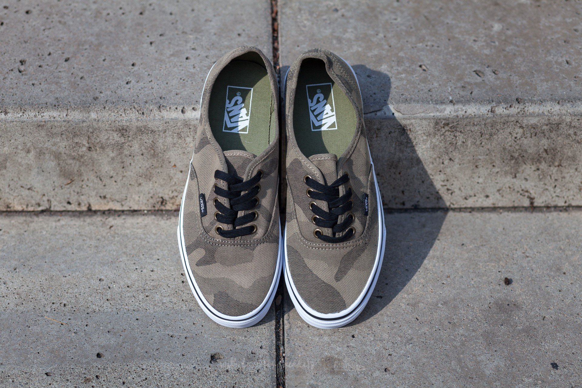 Men s shoes Vans Authentic Camo Jacquard Raven True White
