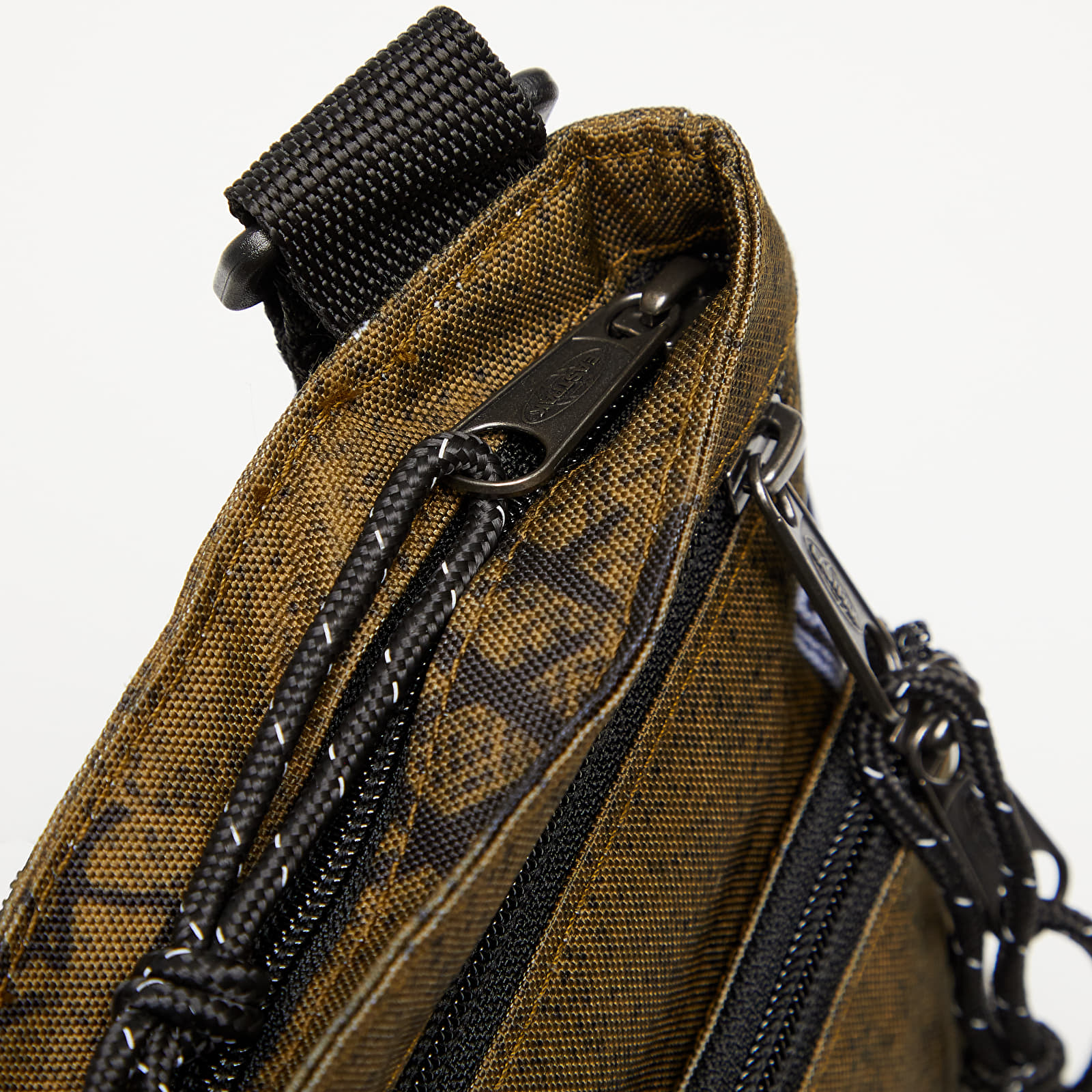 Crossbody bags EASTPAK x Pleasures Rusher Pleasures Khaki Footshop