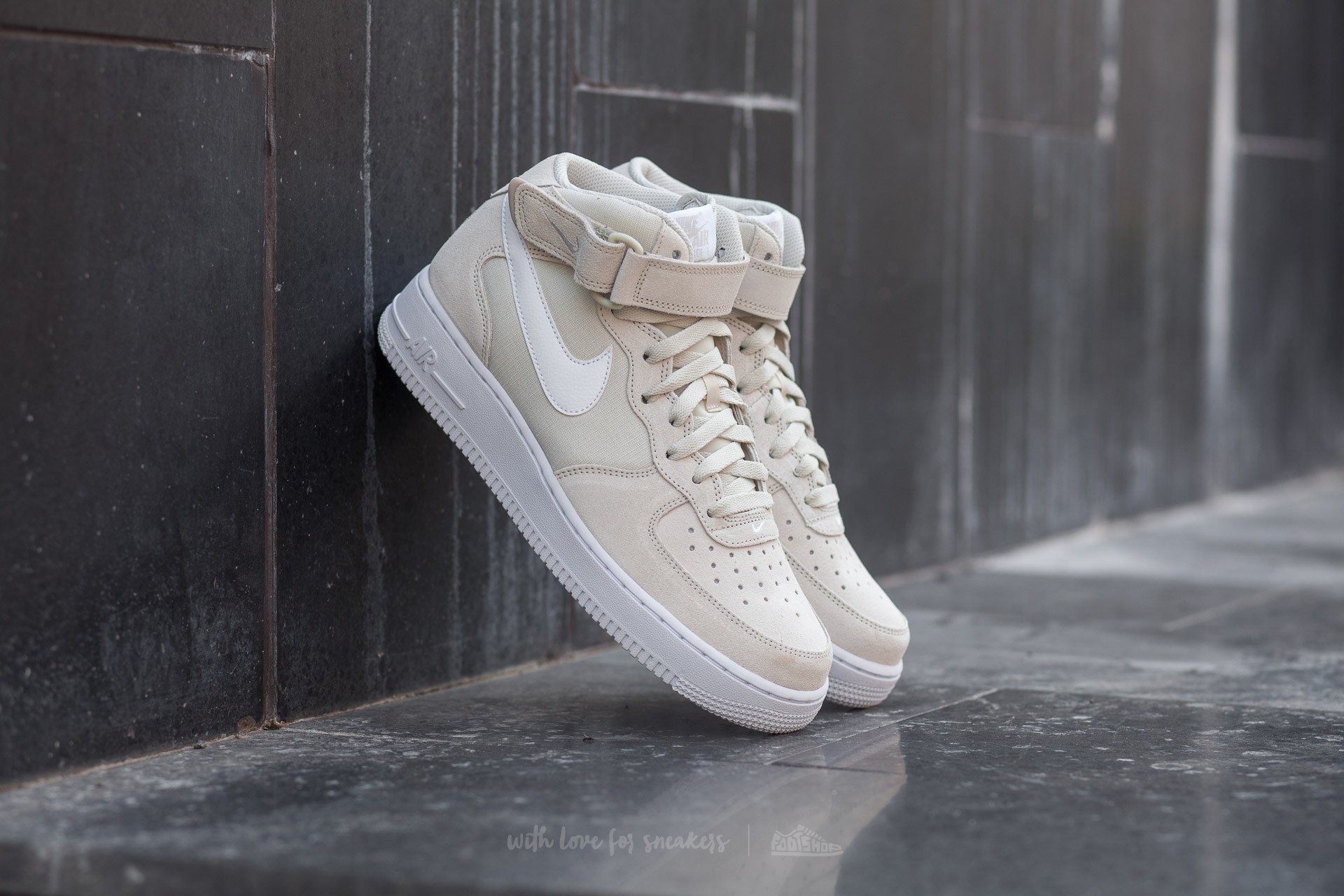 Nike air force sales 1 07 light bone