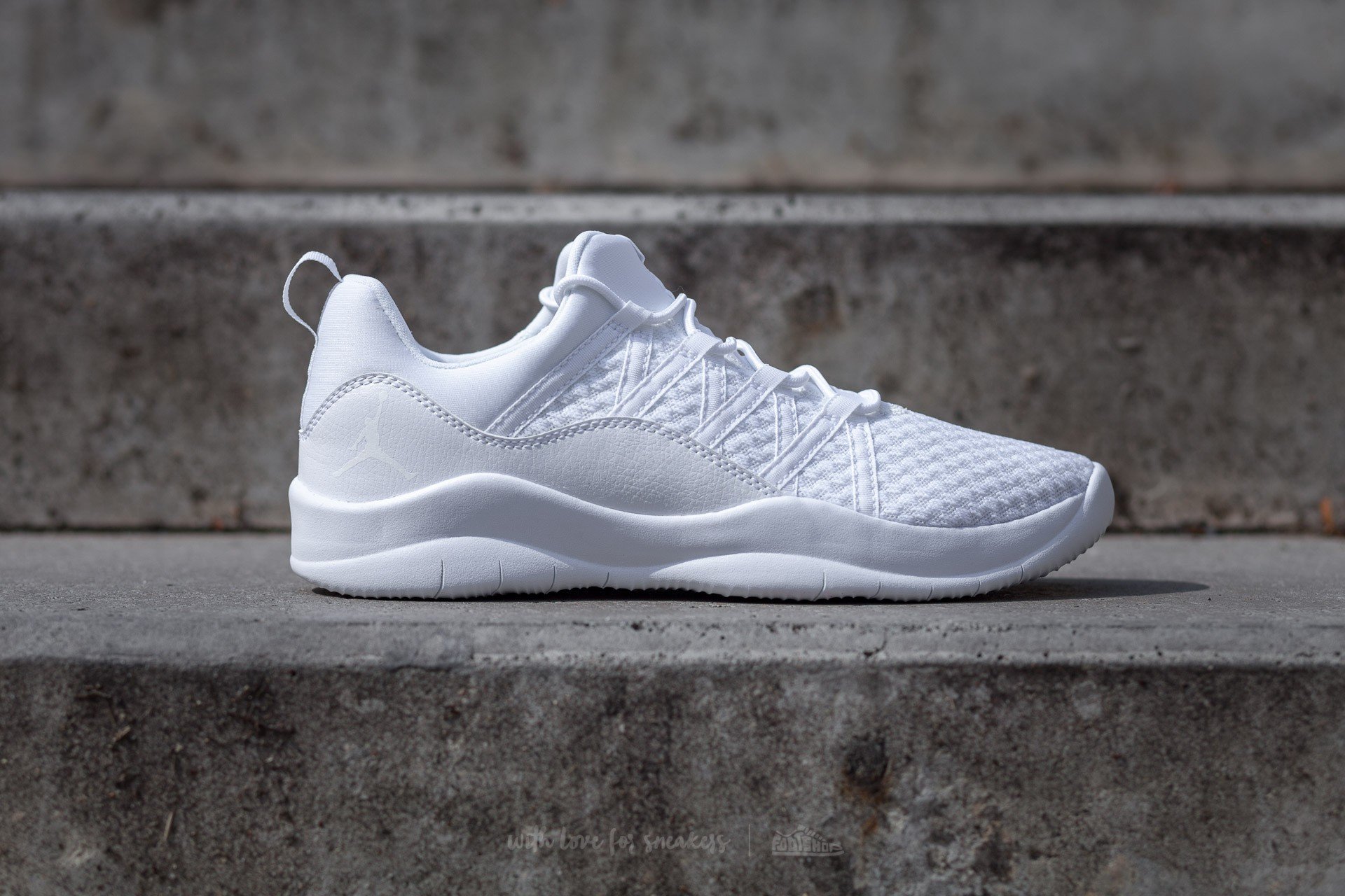 Women s shoes Jordan Deca Fly GG White White Footshop