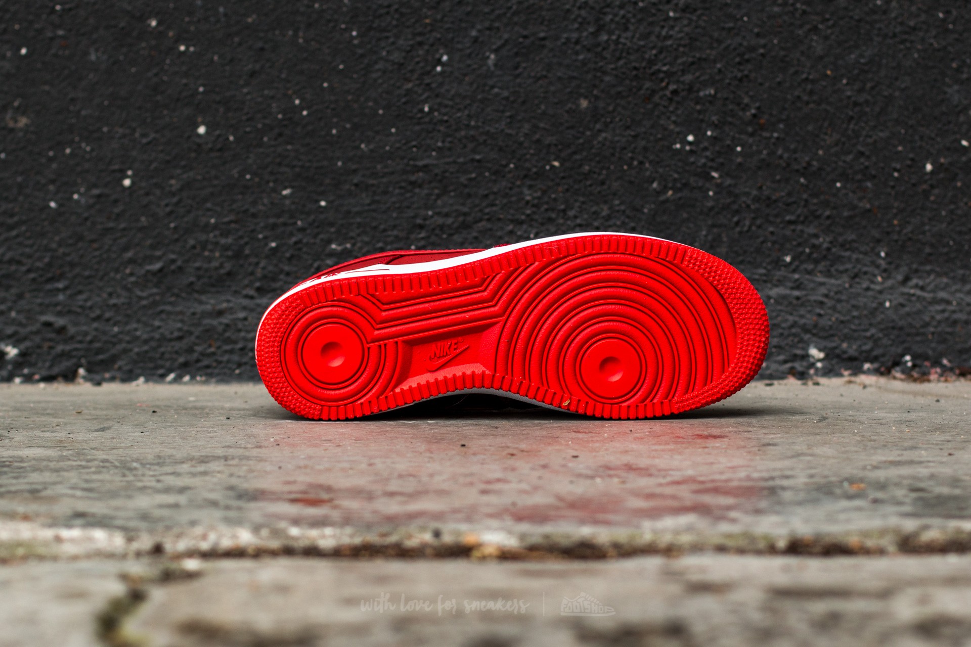 Meeste kingad Nike Air Force 1 ´07 LV8 Action Red/ Action Red-White 