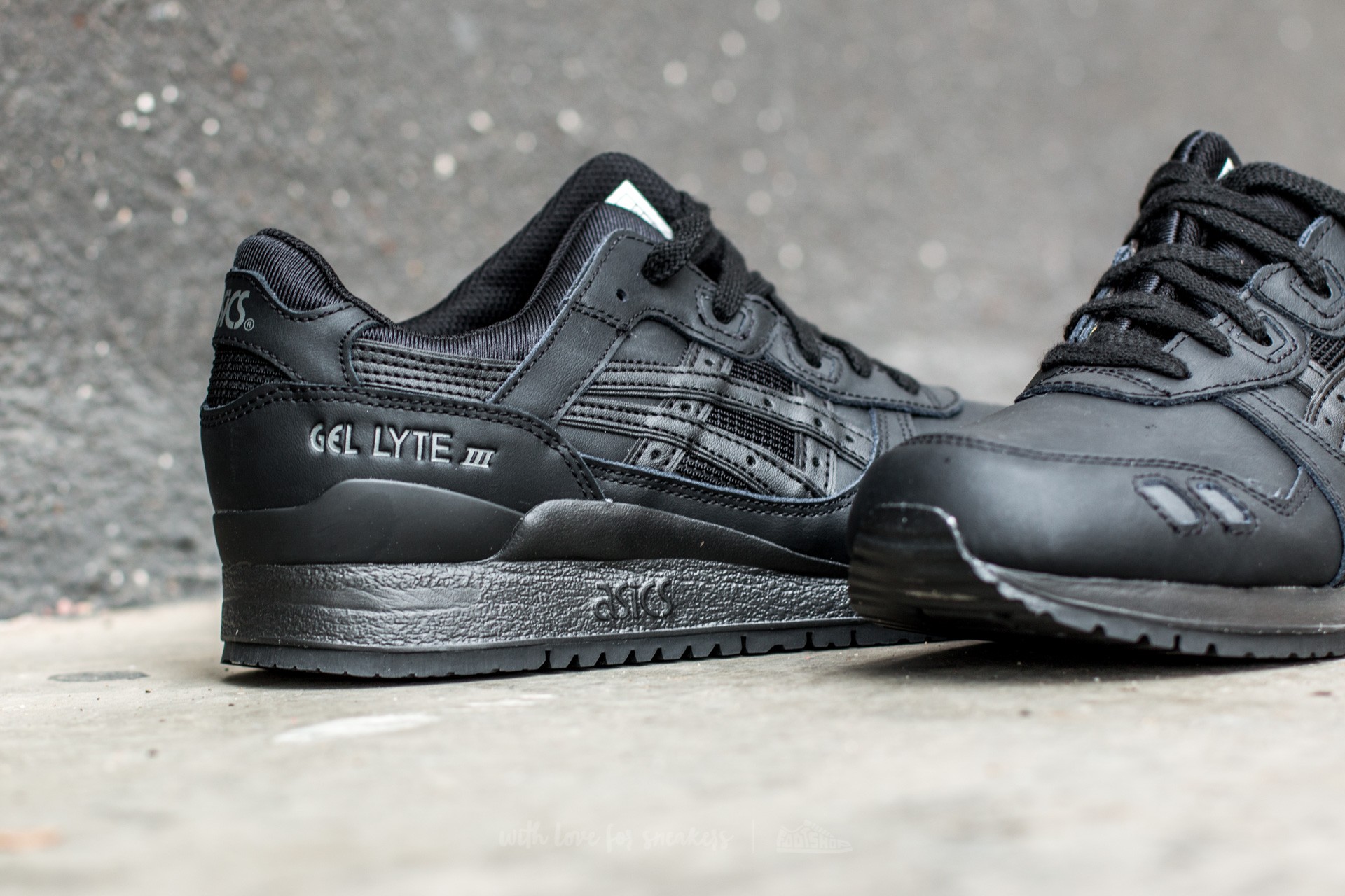 Asics gel lyte iii all black 2025