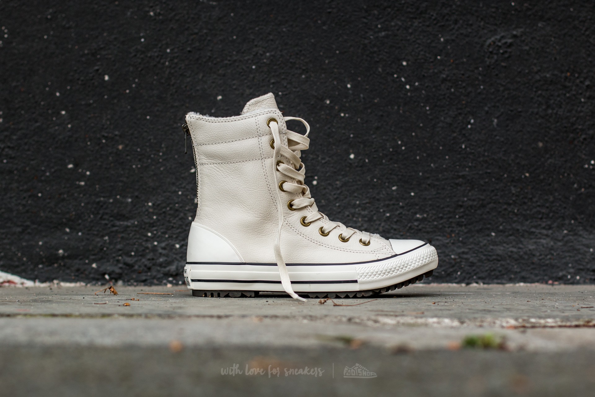 Dámské tenisky a boty Converse Chuck Taylor All Star Hi-Rise Boot Leather+Fur Parchment/ Black/ Egret