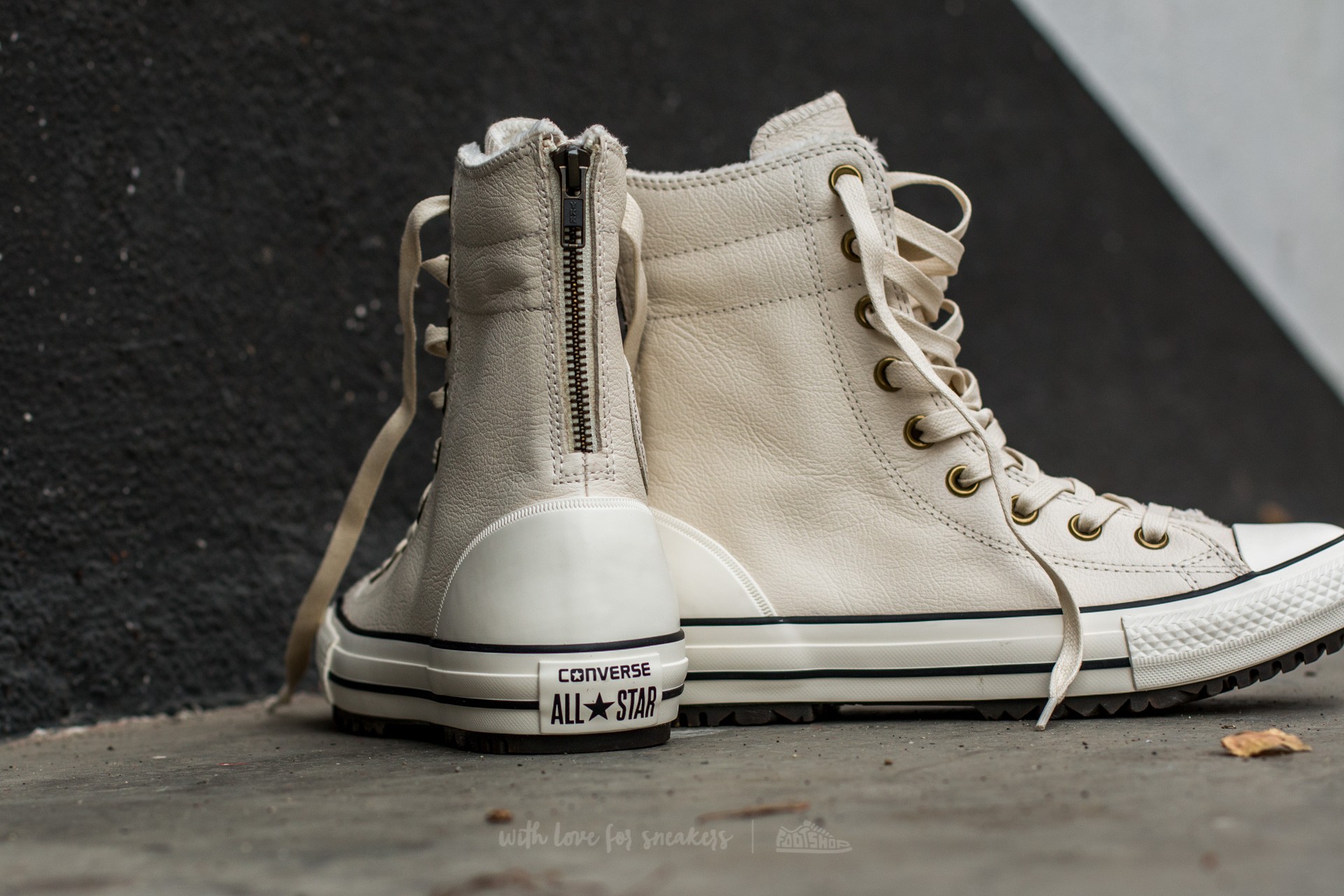 Dámské tenisky a boty Converse Chuck Taylor All Star Hi-Rise Boot Leather+Fur Parchment/ Black/ Egret