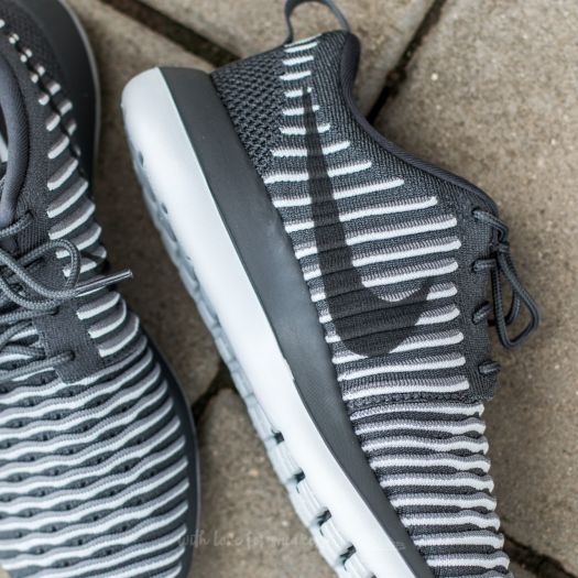 Roshe 2 hotsell flyknit grey