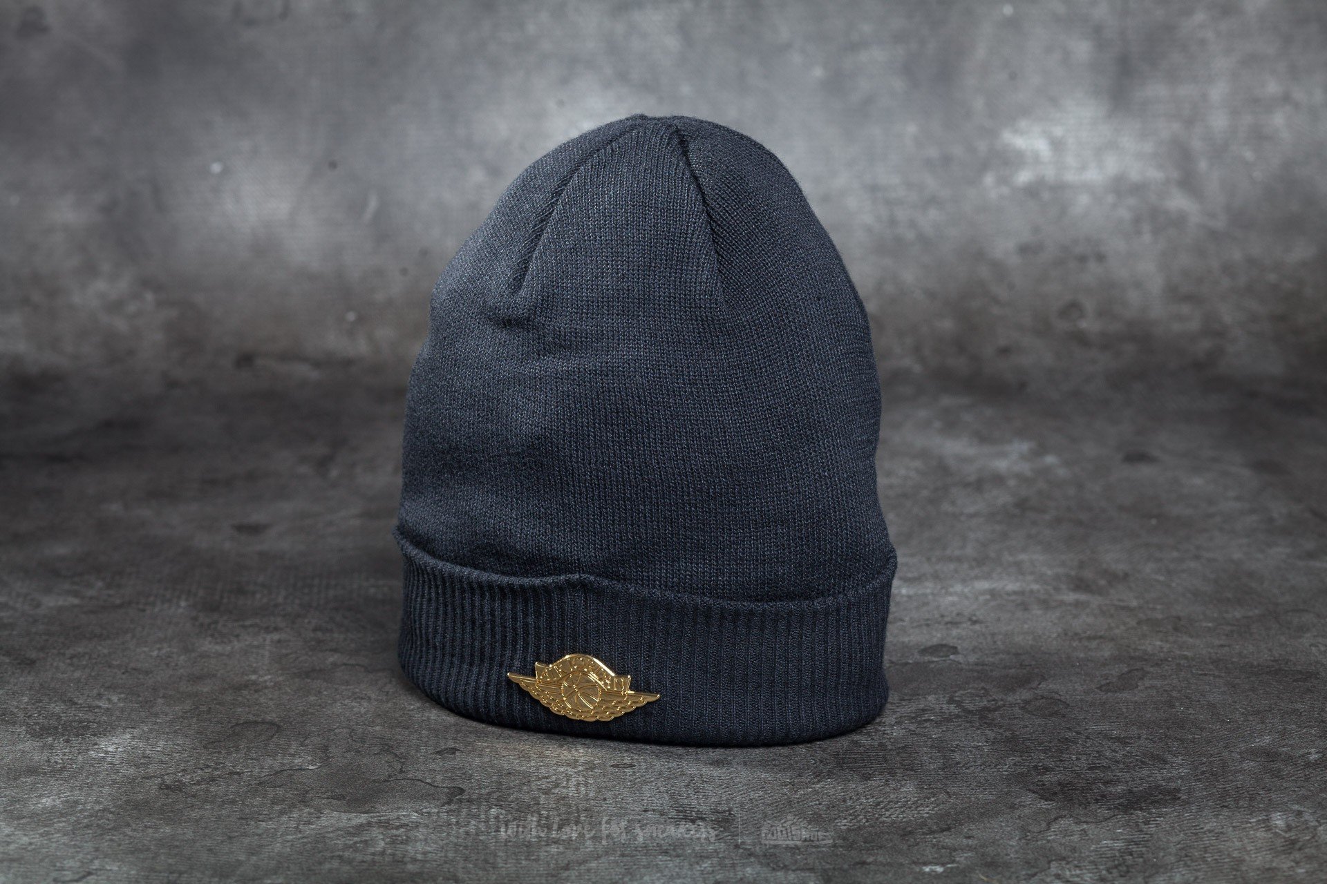 Black and gold jordan hat sales
