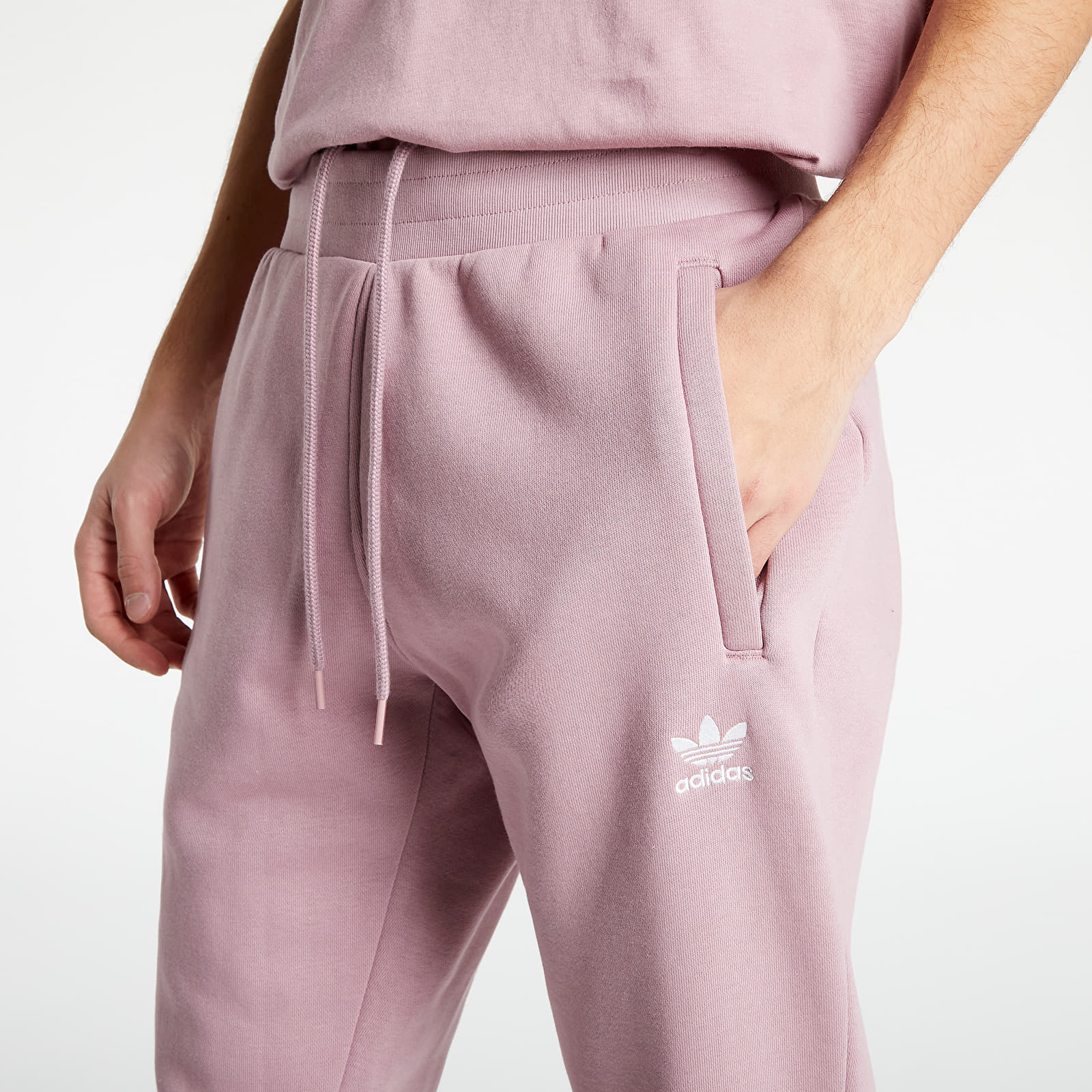 Traperice i hlače adidas Essentials Pants Magic Mauve