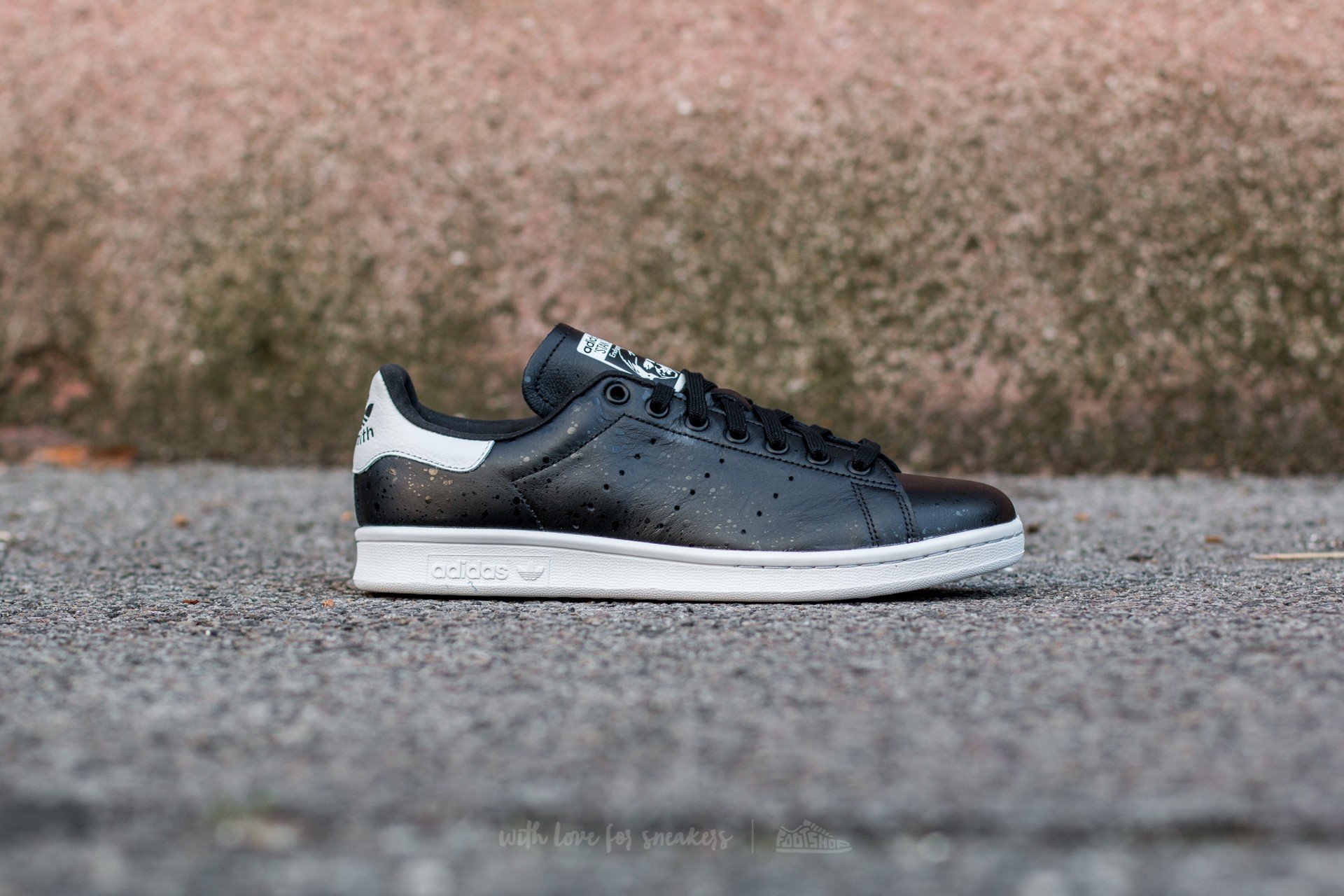 Black stan smiths white sole clearance