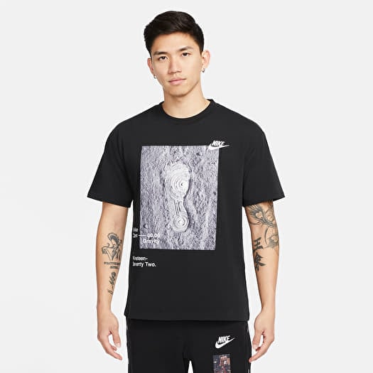 Nike astronaut t shirt 2025