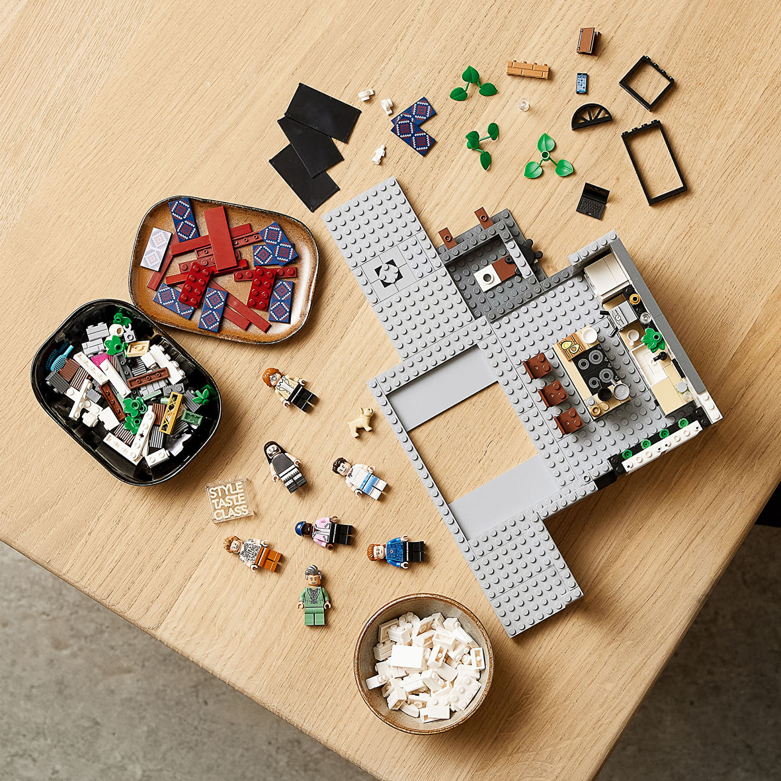 Kits de LEGO® LEGO® ICONS 10291 Queer Eye – The Fab 5 Loft