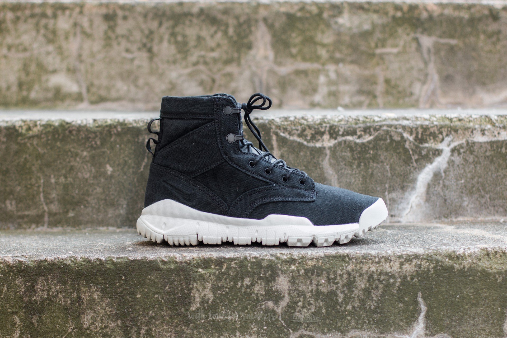 Chaussures et baskets homme Nike SFB 6 Canvas NSW Black Black Sail Footshop