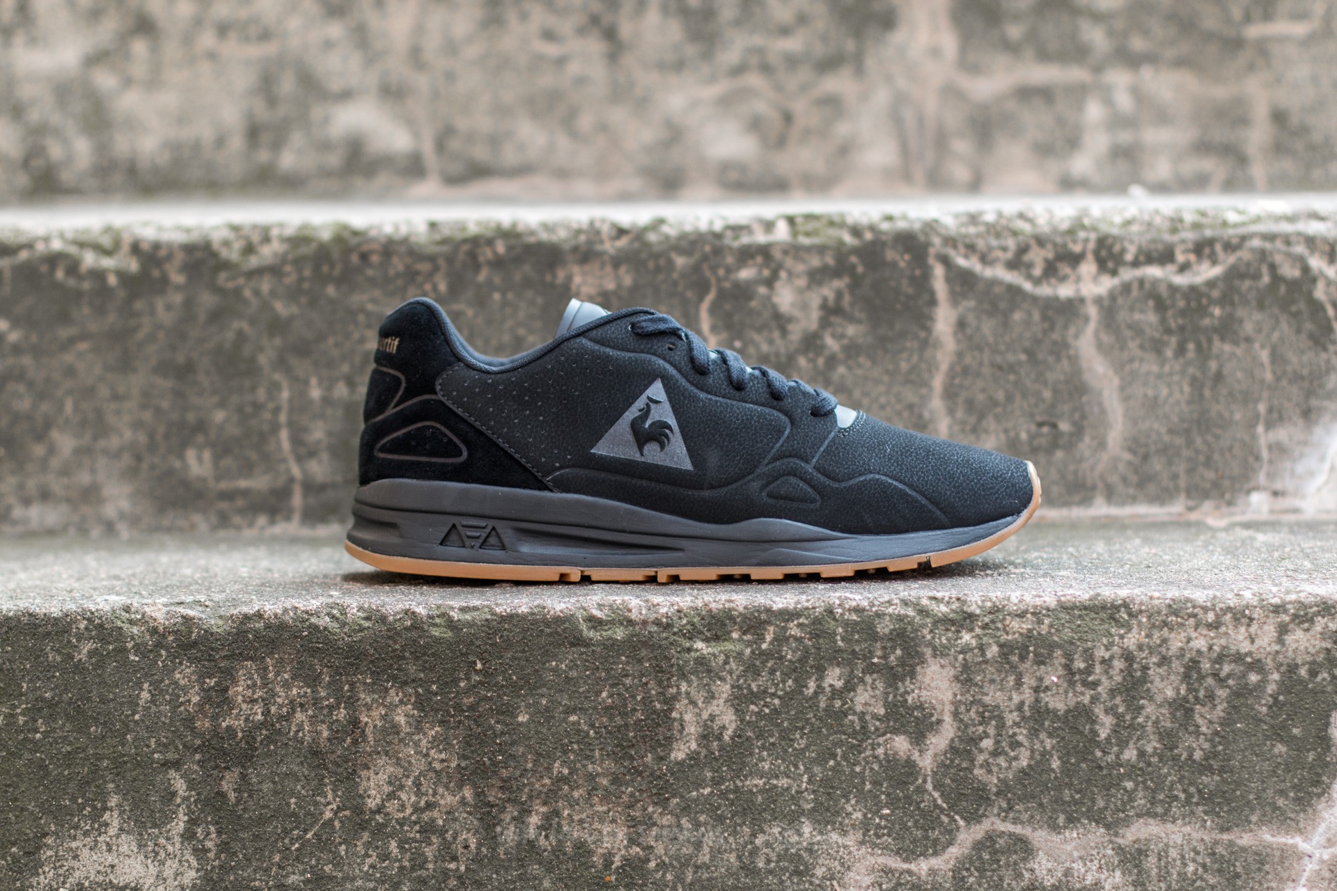 Men s shoes le coq sportif R9XX S Nubuck Black Footshop
