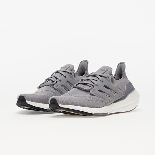 adidas UltraBOOST 22