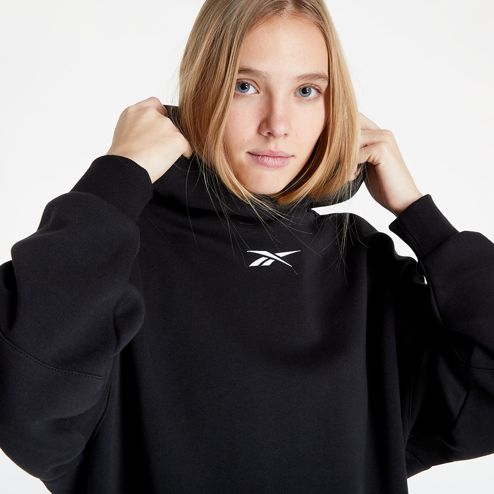 Hupparit ja collegepaidat Reebok Lux Hoodie Black