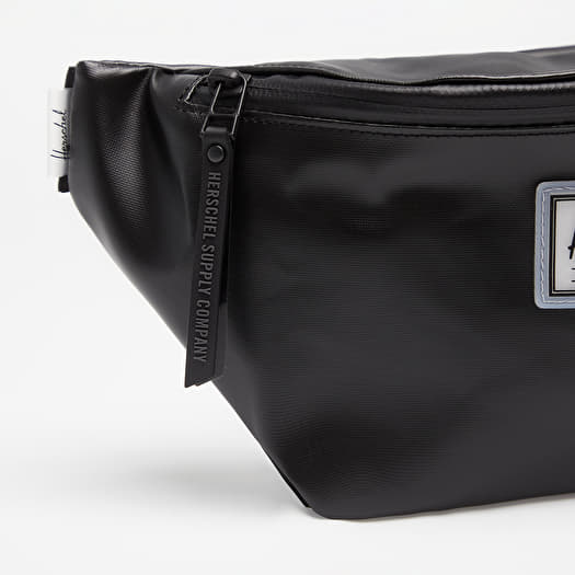 Herschel seventeen black cheap