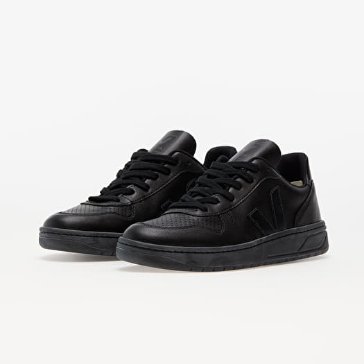 All new arrivals black veja